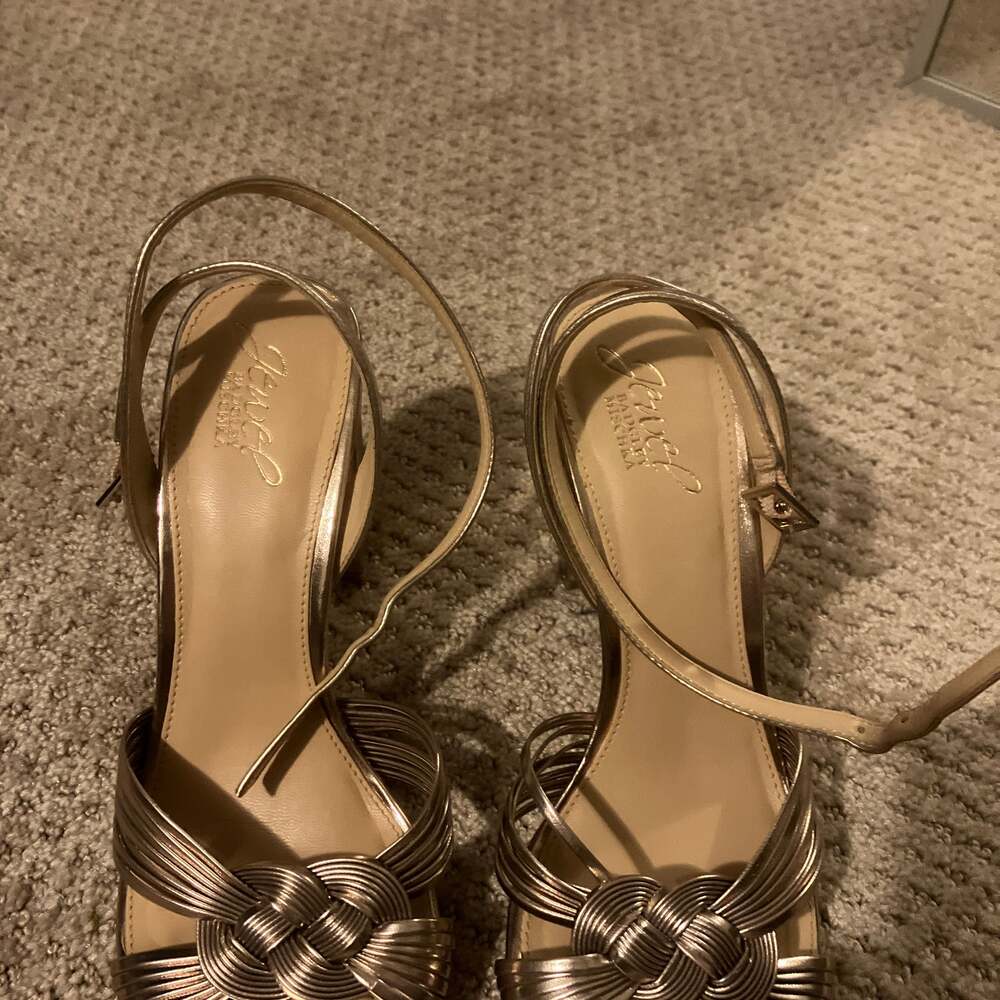 Jewel Badgley Mischka Christen Metallic Knotted Block Heel Sandal in Rose Gold